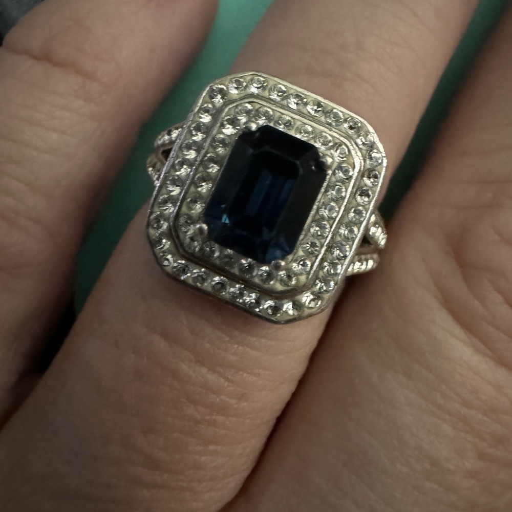 Blue sapphire ring